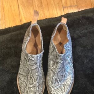 Gentle Soul Ankle Boots. Never Worn. Size 7.5 Snake Skin Print.